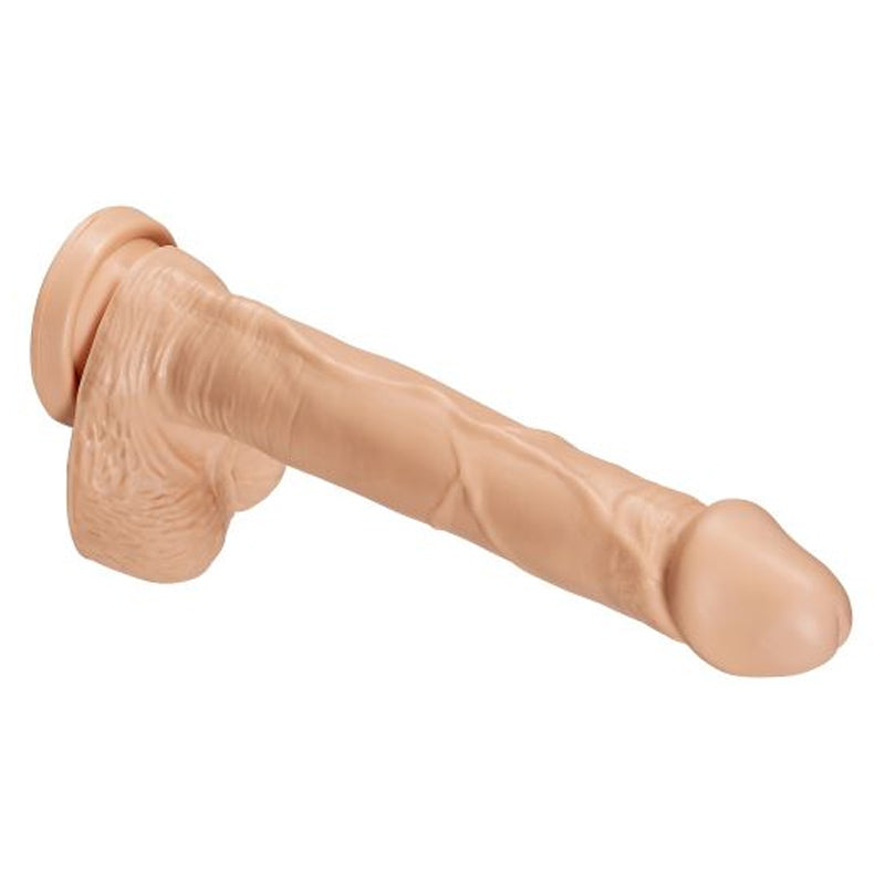 Cloud 9 Novelties 的“工作狂”纹身师
