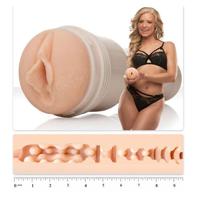 肉色女孩 Anikka Albrite